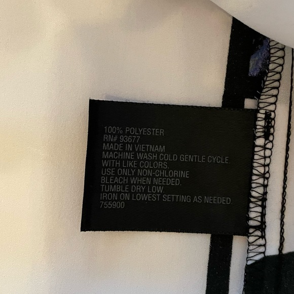 Worthington white blouse with floral print and a great floppy neck line. Size XL - Picture 5 of 7